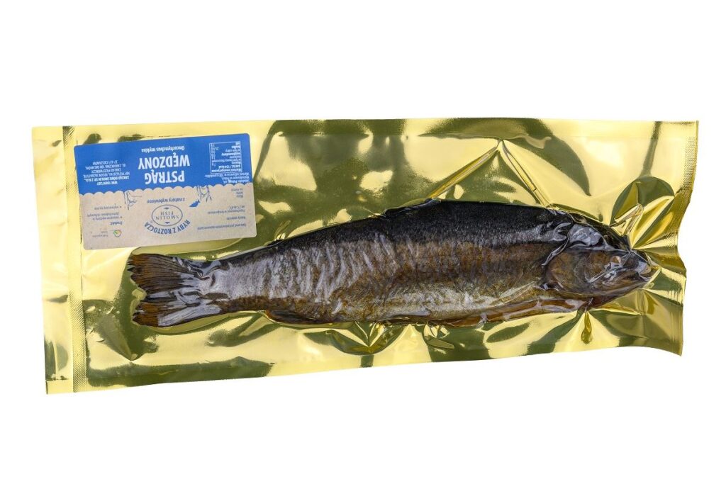 PSTRĄG WĘDZONY (około 0,30 kg) – SMOLIN FISH